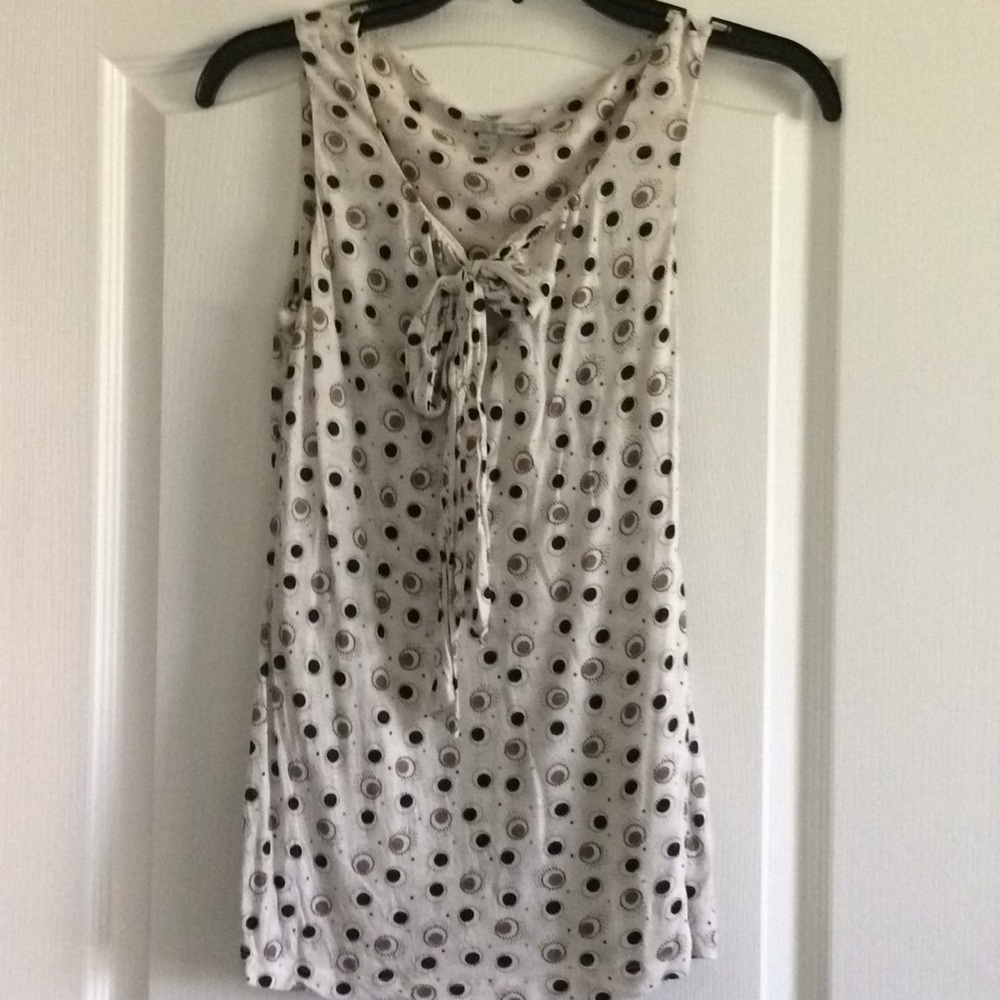 Sleeveless tie front shirt